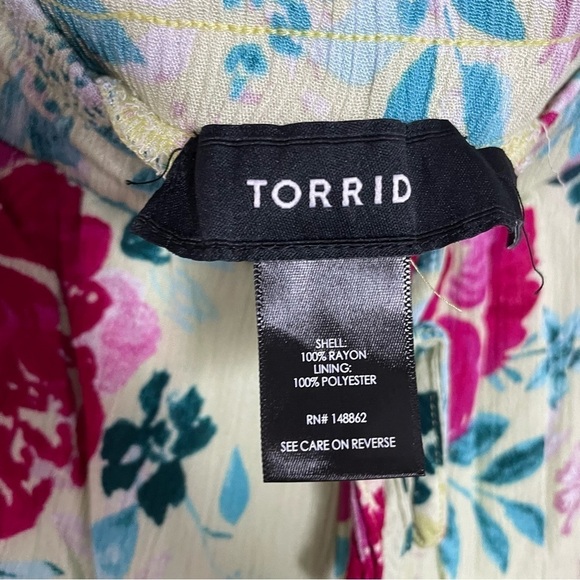 [Torrid] Women's Yellow Floral Print Elastic Waist Rayon Shorts - Picture 2 of 8